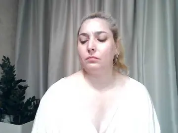 KickaIricka  live sex cam