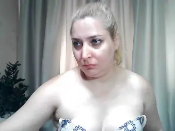 KickaIricka  live sex cam