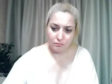KickaIricka  live sex cam