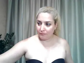 KickaIricka  live sex cam