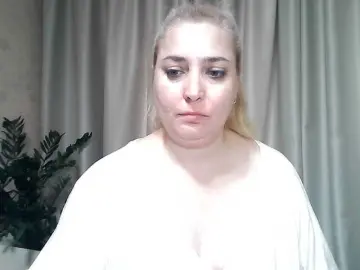 KickaIricka  live sex cam