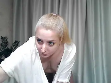 KickaIricka  live sex cam