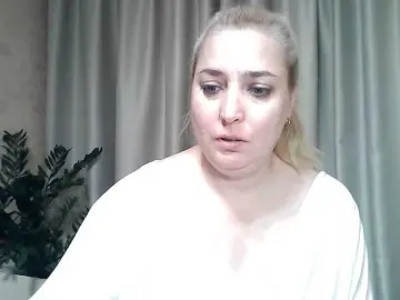 KickaIricka  live sex cam