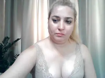 KickaIricka  live sex cam
