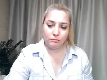 KickaIricka  live sex cam