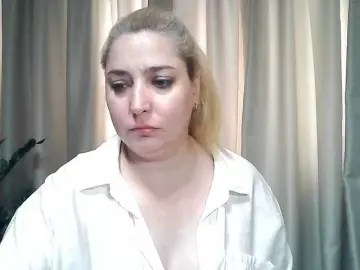 KickaIricka  live sex cam