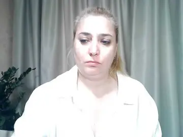 KickaIricka  live sex cam