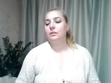 KickaIricka  live sex cam