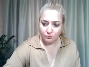 KickaIricka  live sex cam