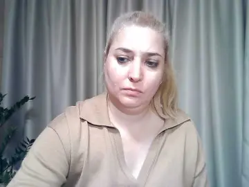 KickaIricka  live sex cam