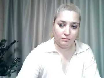 KickaIricka  live sex cam