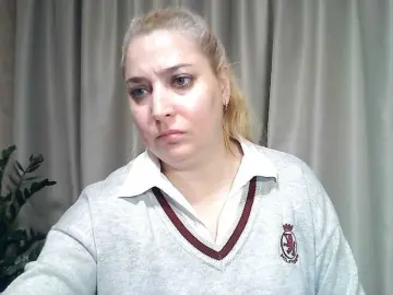 KickaIricka  live sex cam