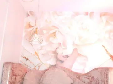 Nylaroyale  live sex cam