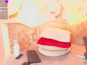 Nylaroyale  live sex cam