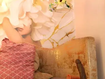 Nylaroyale  live sex cam