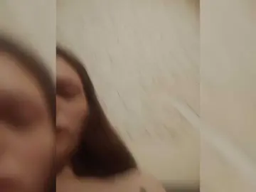 Sexsoska  live sex cam