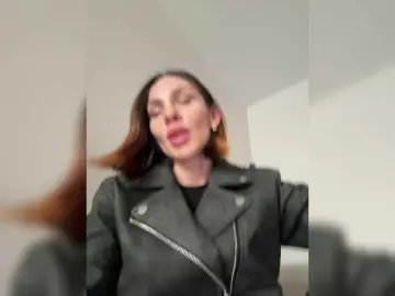 Julia93cherry  live sex cam