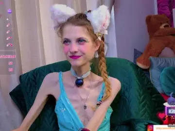 KittyRaine  live sex cam