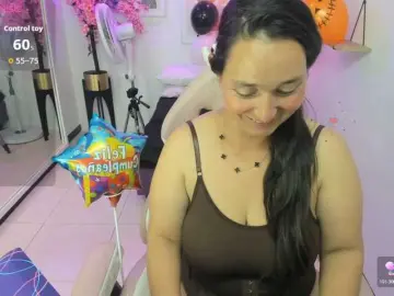 Renesmett  live sex cam