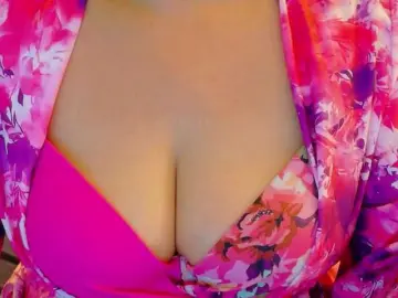Sensual-Arri  live sex cam