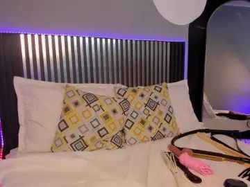 EmilyBeltonn  live sex cam