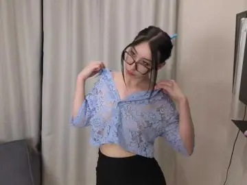 Smallkittykita  live sex cam