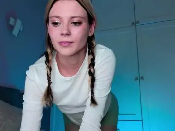 Alicee-teasee  live sex cam
