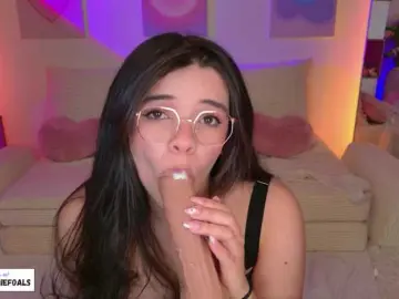 CammieFoalss  live sex cam