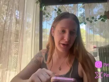 Pinkylady  live sex cam