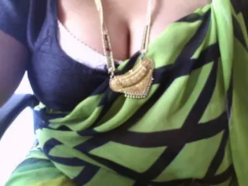 Hotpavitra  live sex cam