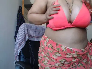 Hotpavitra  live sex cam