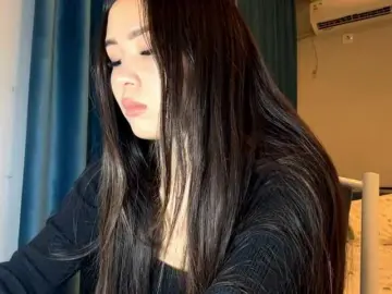 LatrishaAltigs  live sex cam