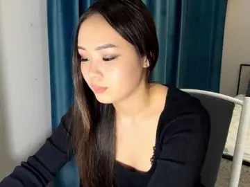 LatrishaAltigs  live sex cam