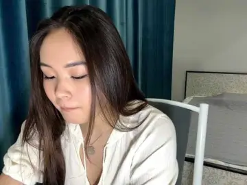 LatrishaAltigs  live sex cam