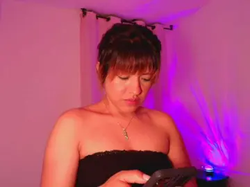 Melyzamek27  live sex cam