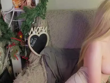 Plushsara  live sex cam