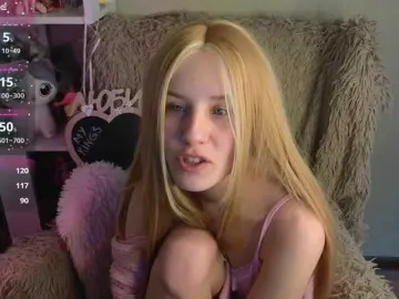 Plushsara  live sex cam