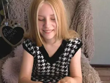 Plushsara  live sex cam