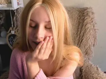 Plushsara  live sex cam