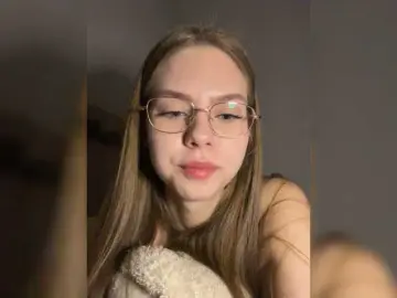 Kiki-77  live sex cam