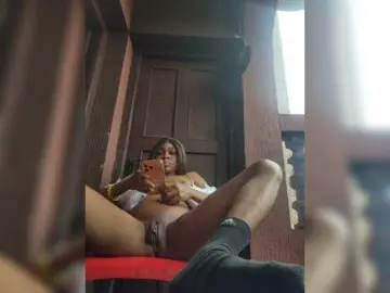 Naughtsexynia  live sex cam
