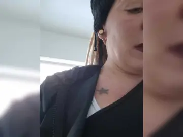 Pinkthehawk  live sex cam