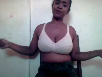 SilviaLaBombe  live sex cam