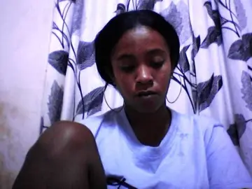 SilviaLaBombe  live sex cam