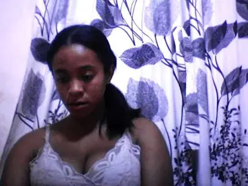 SilviaLaBombe  live sex cam