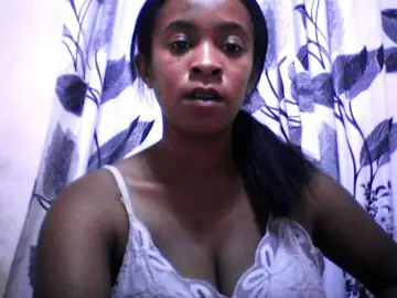 SilviaLaBombe  live sex cam