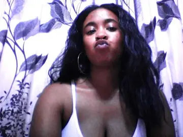 SilviaLaBombe  live sex cam
