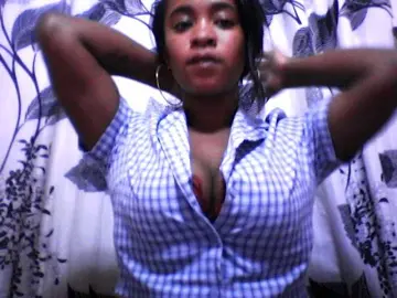 SilviaLaBombe  live sex cam