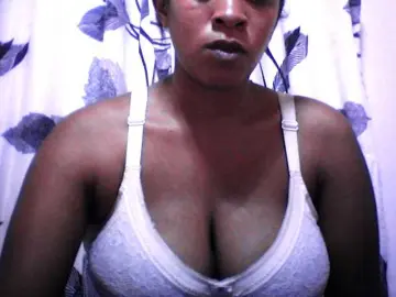 SilviaLaBombe  live sex cam