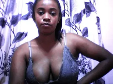 SilviaLaBombe  live sex cam
